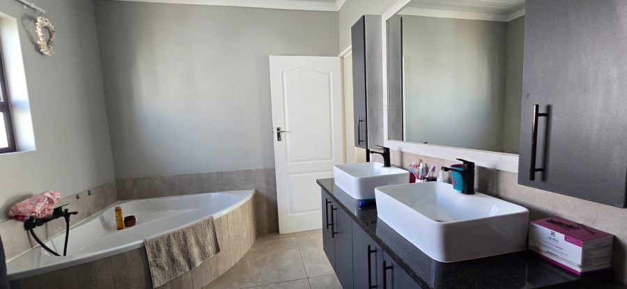 4 Bedroom Property for Sale in Flamwood North West
